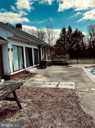 1811 Briggs Chaney Rd, Silver Spring MD 20905-4511 exterior