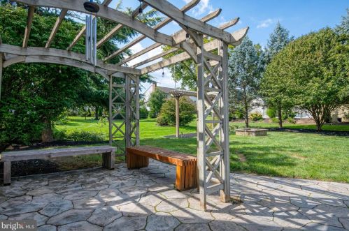 1827 Krystle Dr, Lancaster PA  17602-4149 exterior