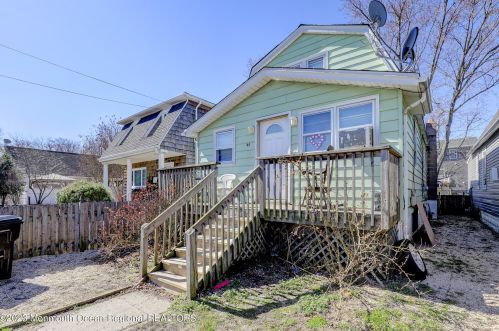 95 Ocean Ave, Middletown, NJ 07748-5651