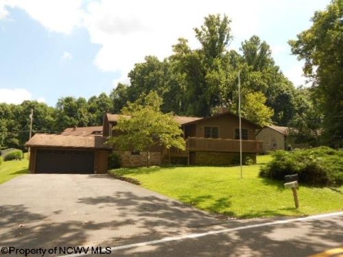 894 Country Club Rd, Clarksburg, WV 26301-5673
