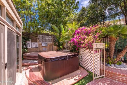 531 Granite Hl St, Simi Valley CA 93065-0608 exterior