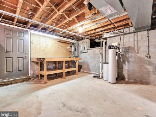 355 Richland Dr, Lancaster PA  17601-3631 exterior