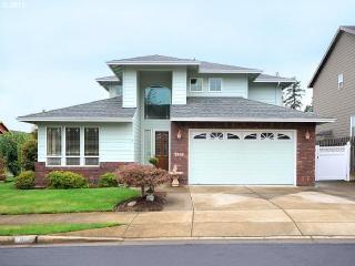 1951 18th St, Damascus OR  97030 exterior
