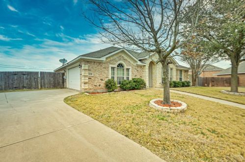1129 Kardinal Ct, Midlothian, TX 76065-8851