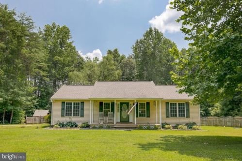 201 Bent Creek Ln, Bumpass, VA 23024-2742