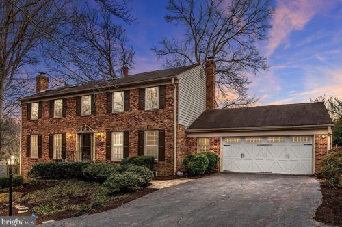 1328 Round Oak Ct, Mc Lean, VA 22101-1829