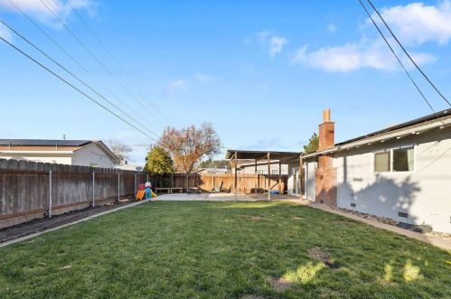 516 Del Rio Cir, Valley Home CA 95361-2531 exterior