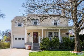 118 Lincoln Pl, Waldwick, NJ 07463-2115