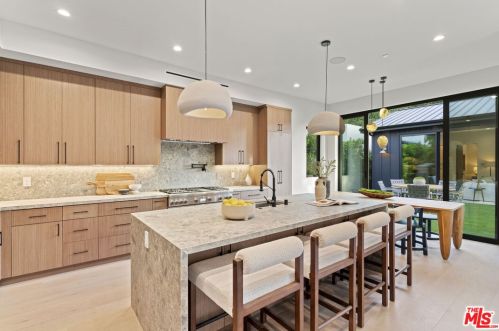15754 Morrison St, Van Nuys CA  91436-1544 exterior