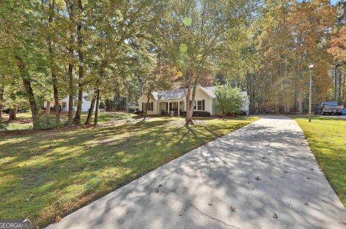 53 Nanette Dr, Newnan, GA 30265-1858