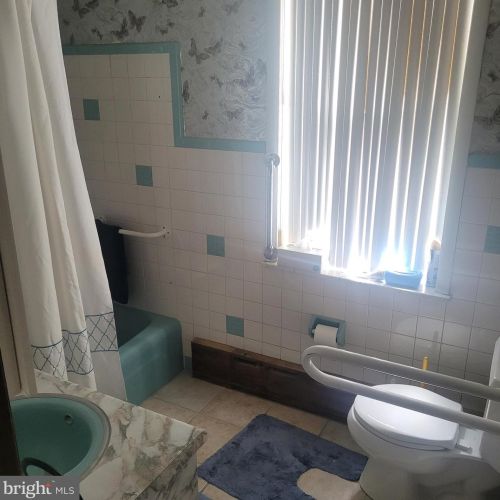 2329 11 St, Philadelphia PA 19133-1005 exterior