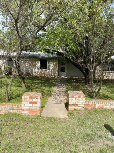 404 Mcsmith Ct, Granbury TX  76048-6283 exterior
