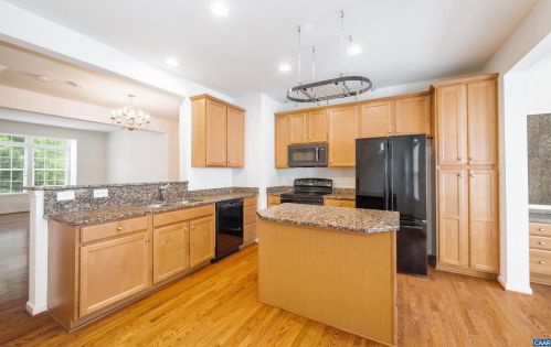 707 Rainier Rd, Charlottesville, VA 22903-4046