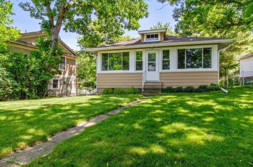 452 Horseshoe Dr, Saint Paul, MN 55126-3001