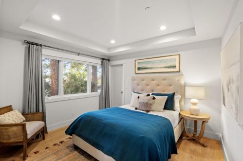 1330 Fairway Dr, Los Altos CA 94024-5358 exterior