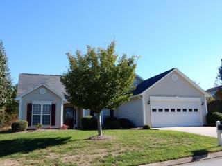 112 Forest Berry Rd, Fletcher, NC 28732-8680