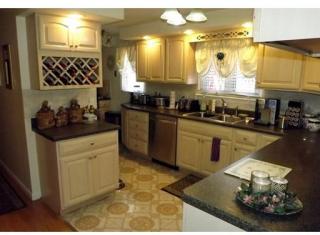 221 Highland Ave, Providence, RI 02919-3740