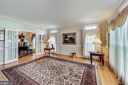 6420 Lake Meadow Dr, Springfield VA  22015-3927 exterior