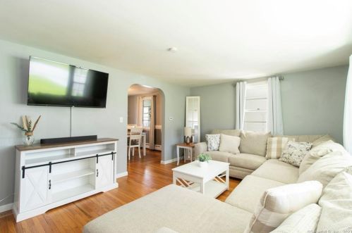 872 Randolph Rd, Middletown CT  06457-5239 exterior