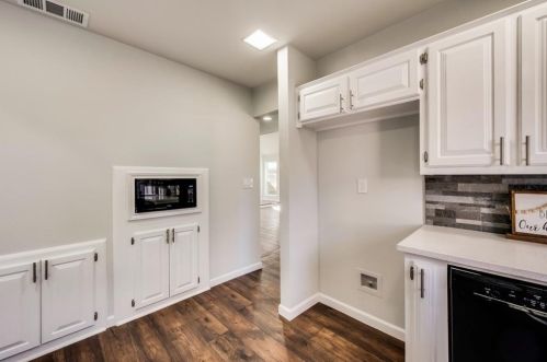 2525 Lk Bnd Ter, Carrollton TX 75006-2130 exterior