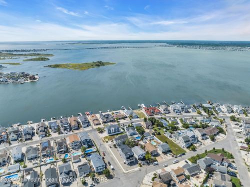 19 Sturgis Rd, Lavallette NJ 08735-2843 exterior