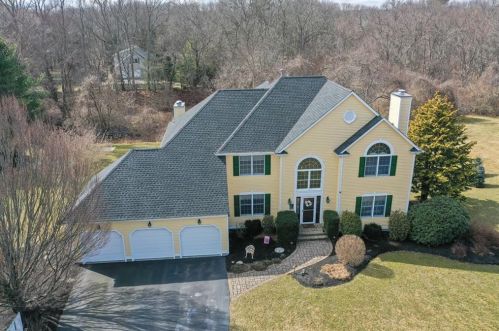 109 Crest Field Ln, North Kingstown, RI 02852-7307