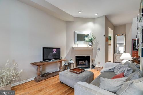 1700 Kater St, Philadelphia, PA 19146-1540