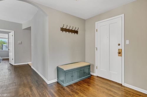 3222 Eastwood Ave, Chicago, IL 60625-4413