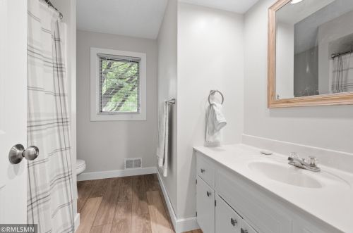 875 Colleen Ave, Saint Paul MN  55126-6401 exterior