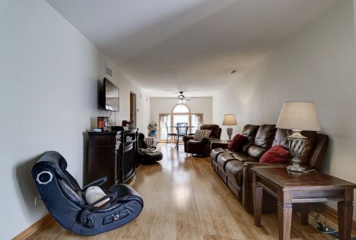 153 Arapahoe Trl, Carol Stream IL  60188-1701 exterior