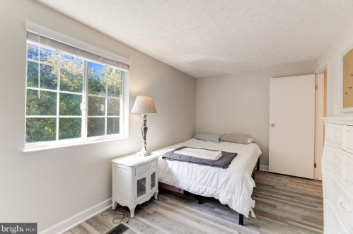 1634 Purple Sage Dr, Herndon VA  20194-5601 exterior
