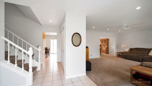 10 Wakefield Ct, Buffalo Grove, IL 60089-1541