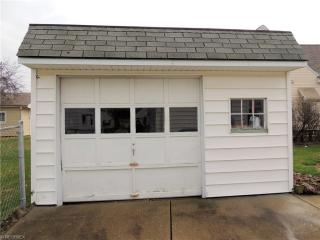 6523 Westminster Dr, Cleveland OH  44129-5320 exterior