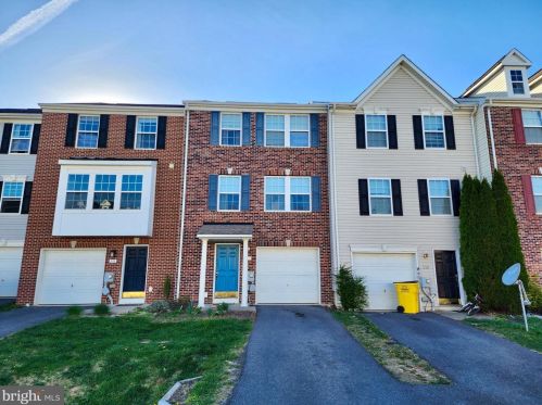 215 Rumbling Rock Rd, Hedgesville, WV 25427-4426