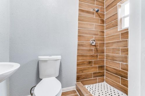 2504 Donalee St, Fort Worth TX  76105-4911 exterior