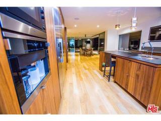 7551 Hermes Dr, Los Angeles CA  90046-1713 exterior