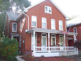 122 Fulton St, Ephrata, PA 17522-2463