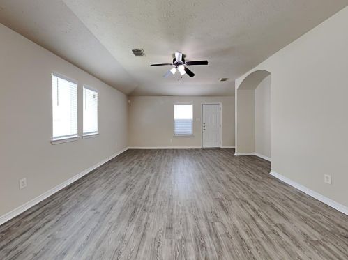 5017 Willow Point Dr, Conroe TX  77303-3078 exterior