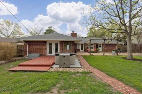 2608 Dunbarton Dr, Austin TX  78723-2233 exterior