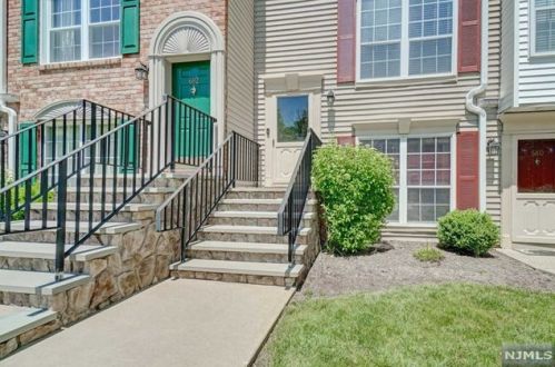 681 Plum Ter, Mahwah, NJ 07430-3446