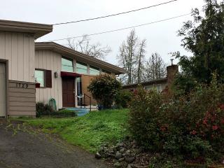 1729 Mulholland Dr, Roseburg, OR 97470-1980