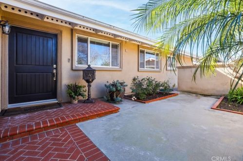 2712 Mainway Dr, Los Alamitos, CA 90720-4725