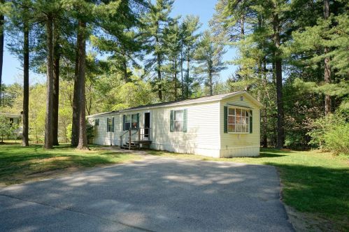 8 Saturn Ln, Nashua, NH 03062-1156
