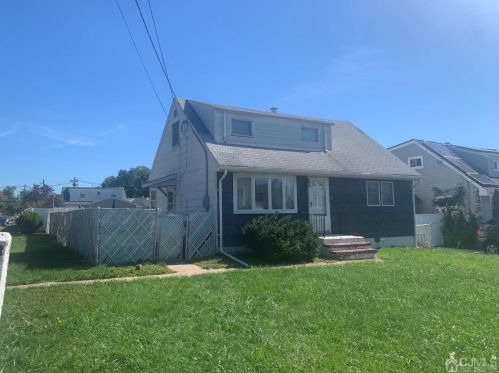16 Richard Ave, Perth Amboy, NJ 08861-1539