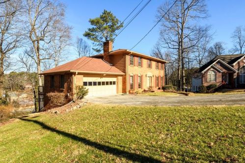 798 Oakview Ct, Lilburn, GA 30047-2628