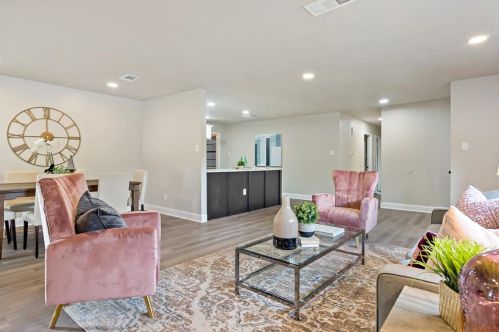 4801 Selkirk Dr, Fort Worth TX  76109-5043 exterior