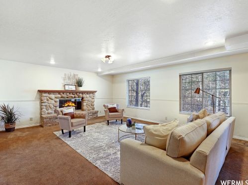 25 Snowstar Ln, Sandy UT 84092-4800 exterior