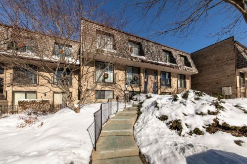 1707 Northfield Sq, Northfield, IL 60093-3343