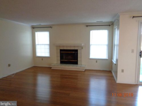 809 Eagles Chase Dr, Trenton NJ  08648-2532 exterior