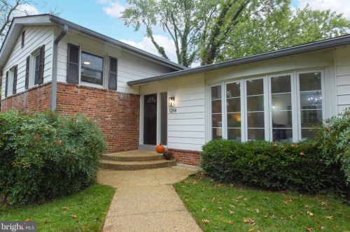 1214 Ballard St, Silver Spring, MD 20910-2703